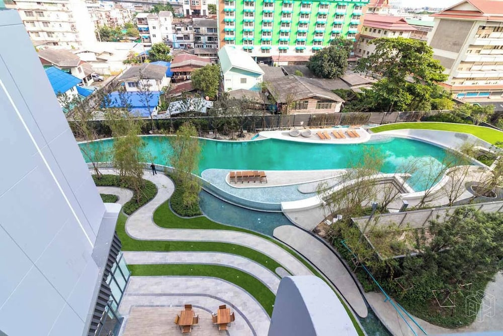 Ideo O2 Resort Condo BTS Bangna