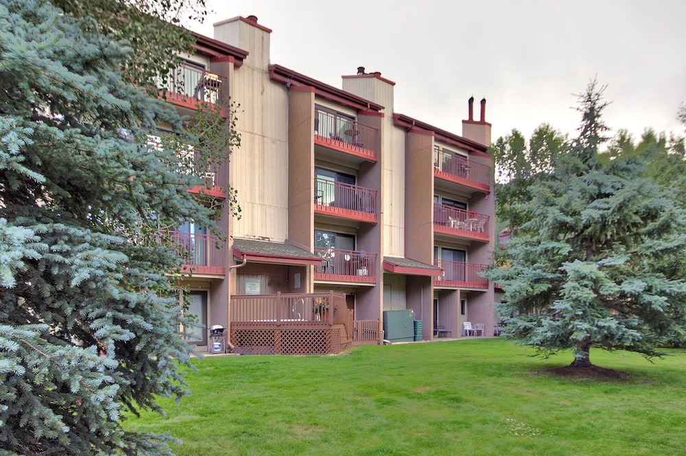 Alluring Lofty Condo In East Village - PG310 by RedAwning view 2