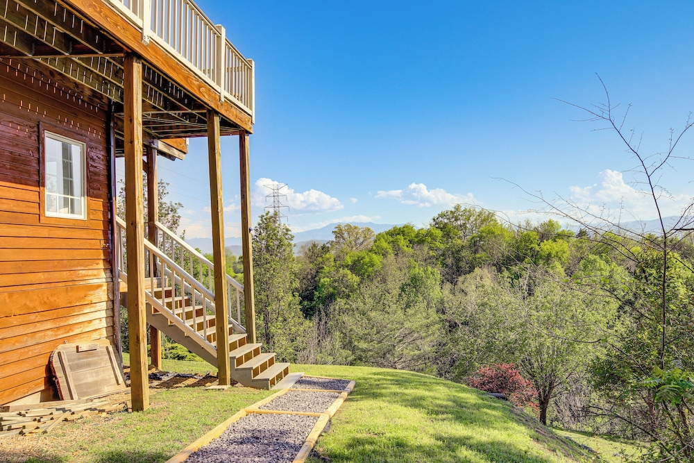 Sevierville Home w/ Mountain & Countryside Views view 4