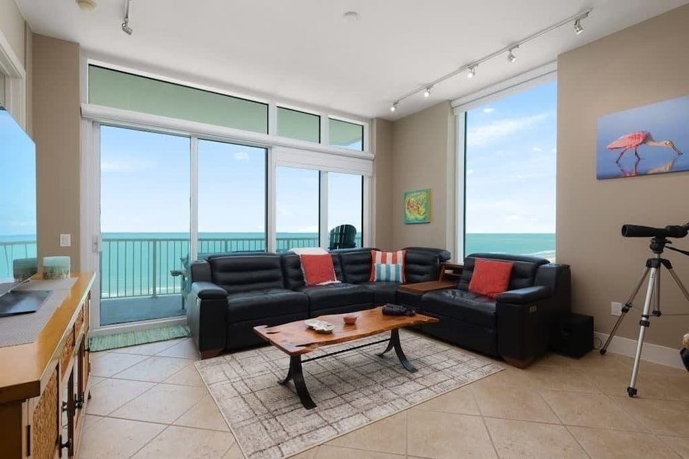 Stunning 17th Floor Spacex Direct Views Luxe 3 Bedroom Apts
