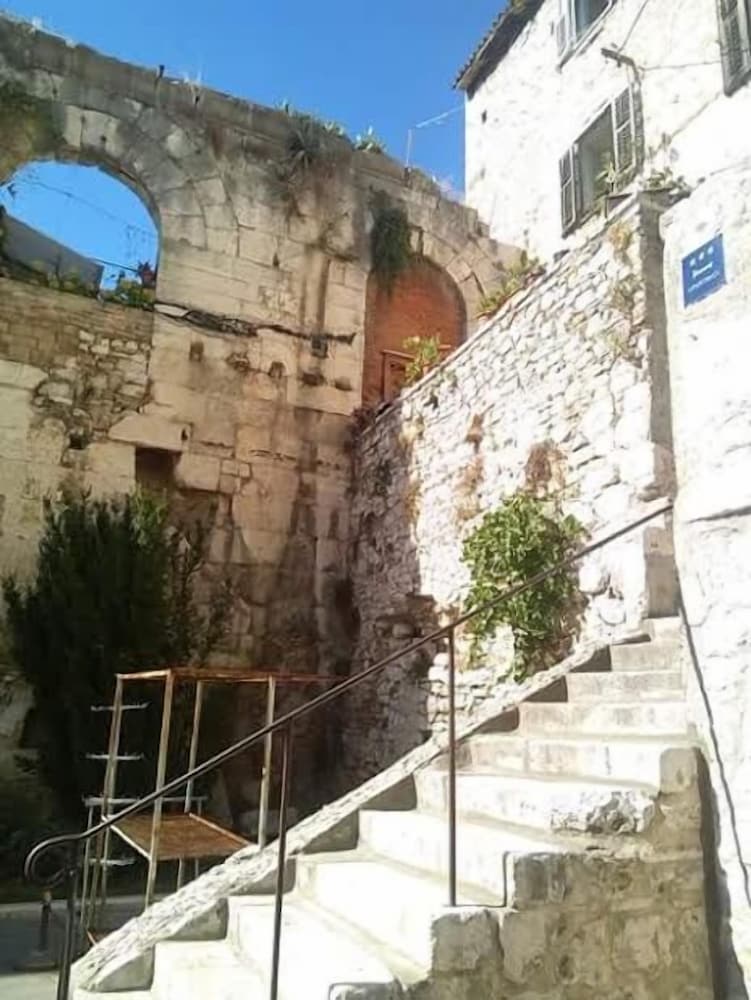Photo 11