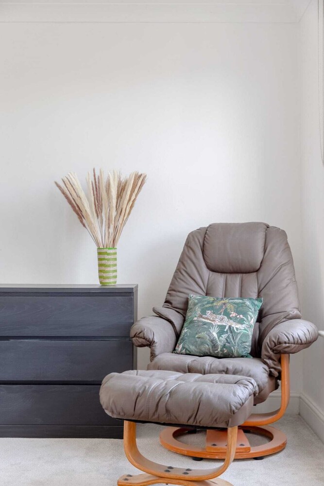 Spacious 3 Bedroom Flat in Brixton
