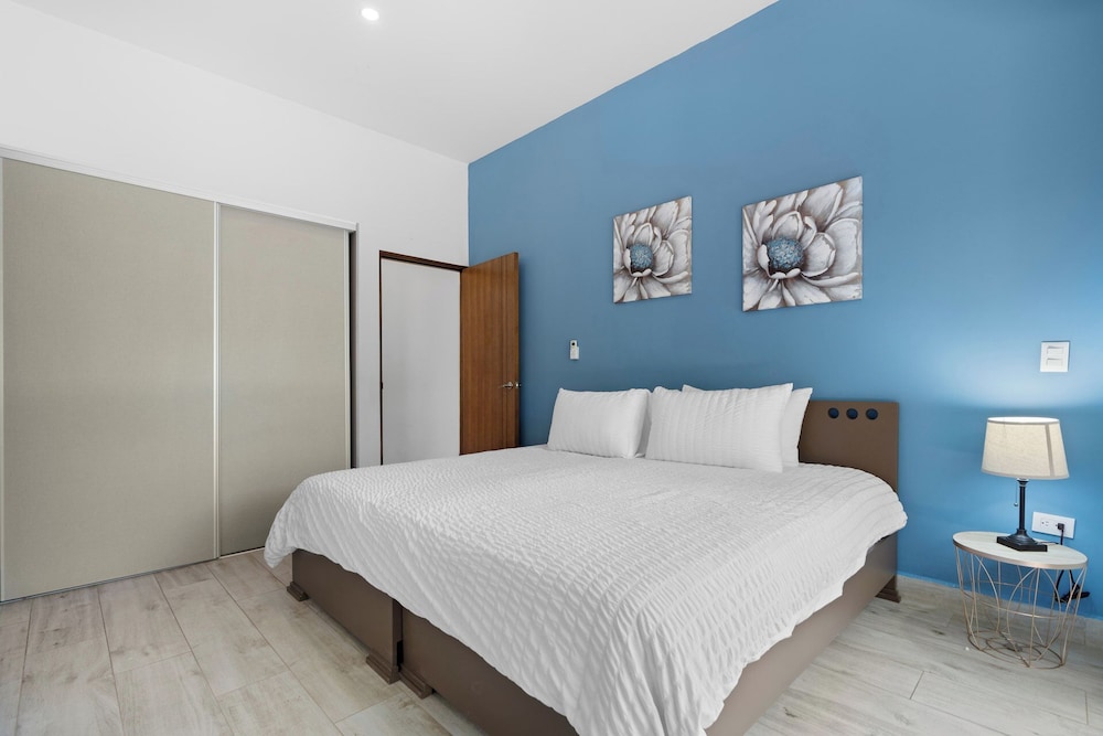 Luxurious Home with Bright, Modern Design and Private Infinity Pool in High-End Community