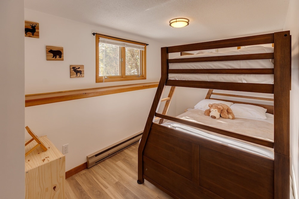 Scenic White Mountains Retreat 4 Bedroom Home