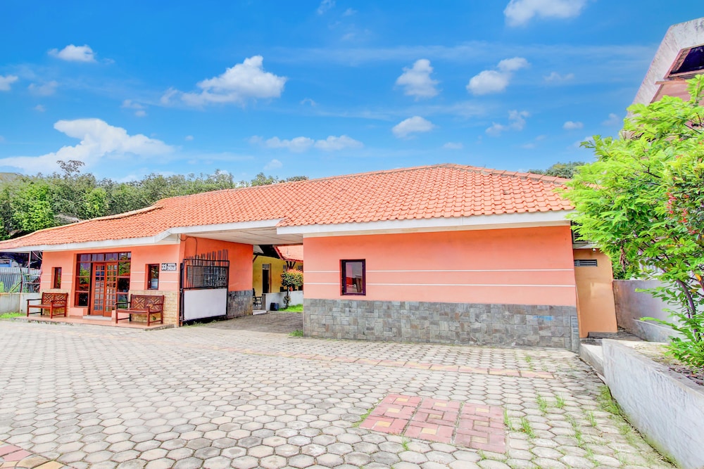 OYO 94761 Hotel Indah