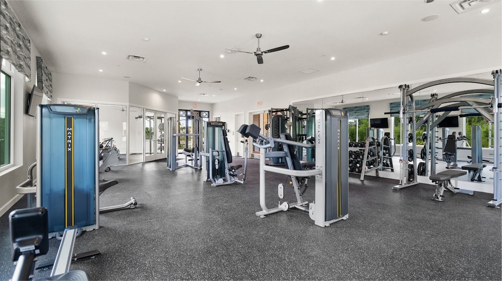 Upstay: Family-friendly 4BR Townhouse w Pool & BBQ