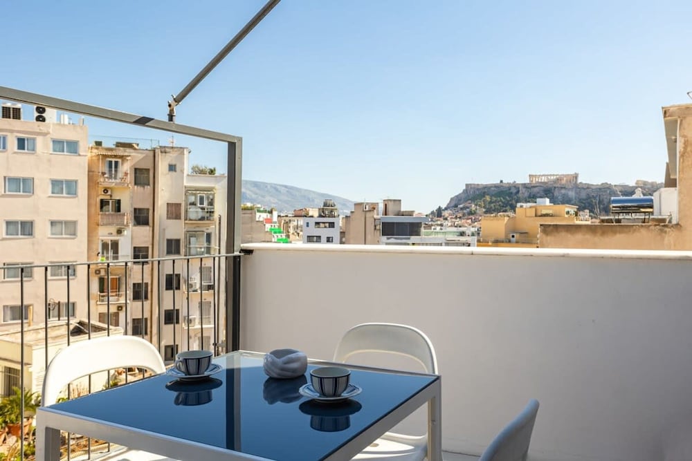 Acropolis Cozy Studio Home in the Heart of Athens