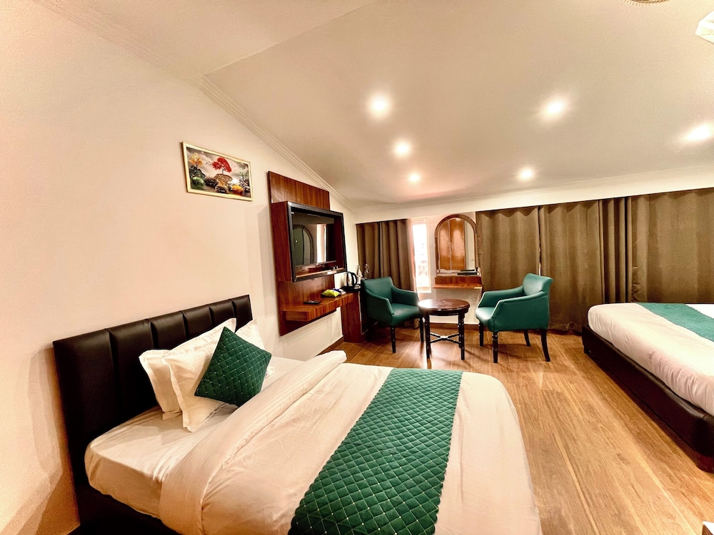 Hotel Roshie Mall Road Mussoorie