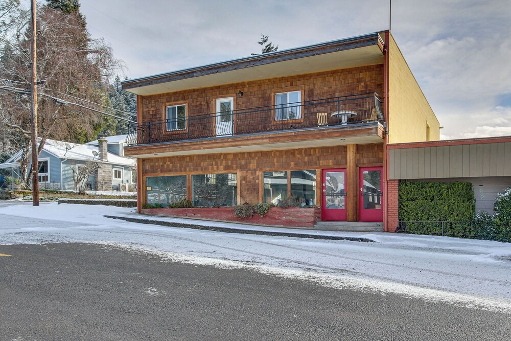 Oregon Getaway by Willamette National Forest! view 5
