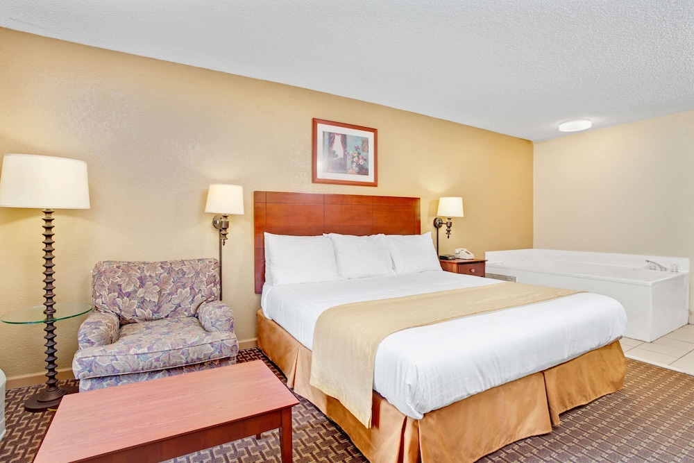 Days Inn & Suites by Wyndham Stockbridge South Atlanta view 4