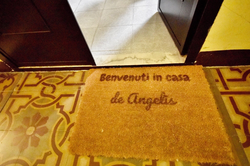 De Angelis Central House