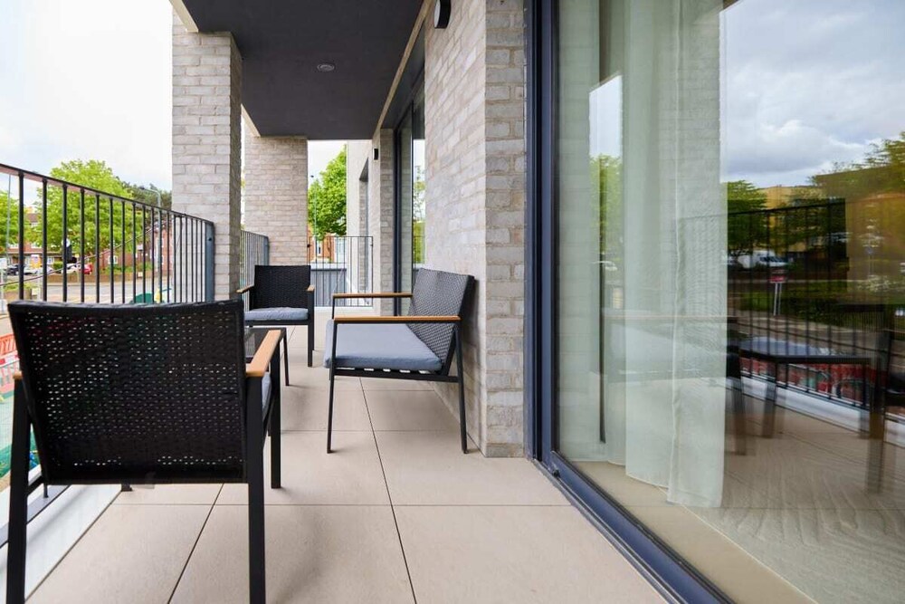 The Brondesbury Escape - Cosy 1bdr Flat With Balcony + Parking