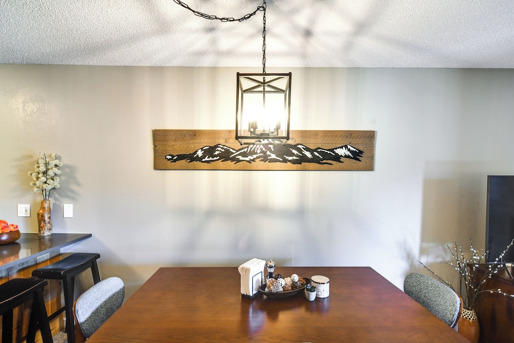Elevated Fraser Condo w/ Mountain View & Amenities