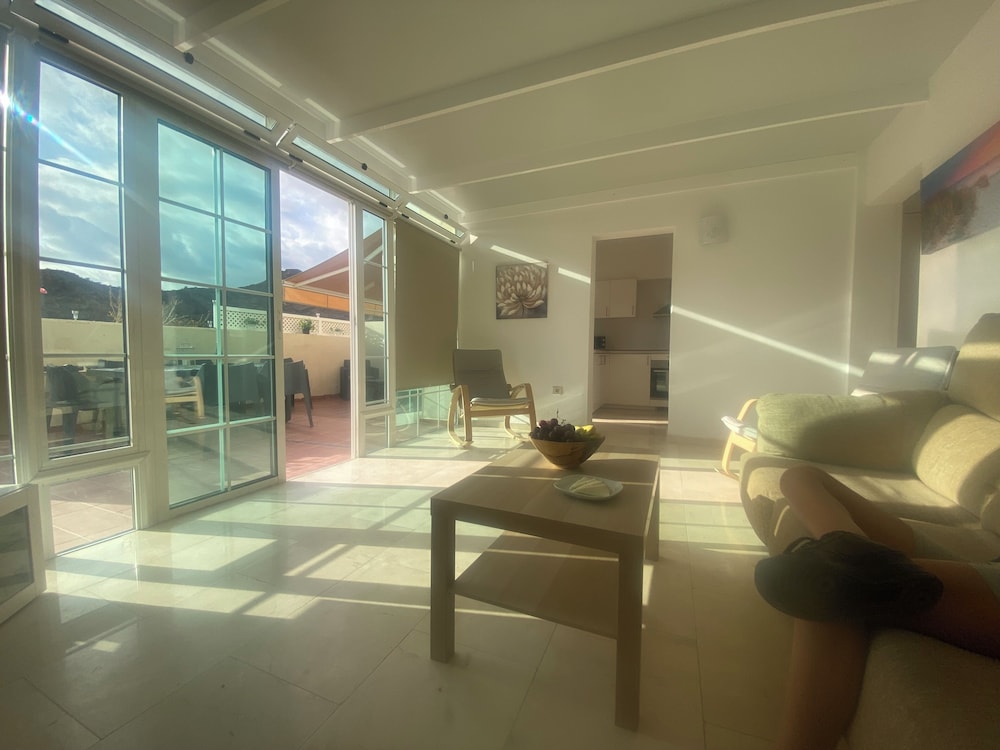 Modern Family Home Near the Pool With Private Jacuzzi!