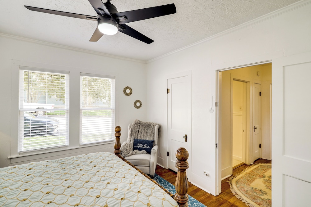 1 Mi to Dtwn! Restored 1930s Brenham Retreat, photo 21