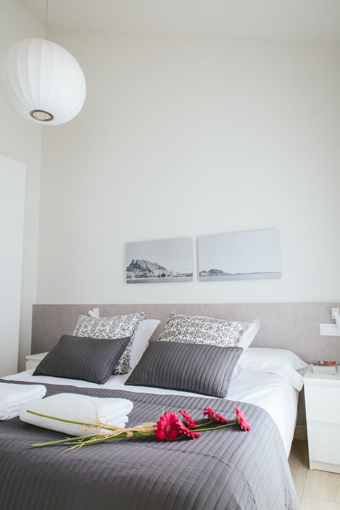 Apartamentos Poeta Quintana