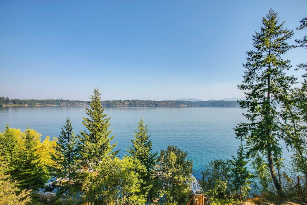 Hillside Home w/ Dock ~ 8 Mi to Coeur D'alene! view 4
