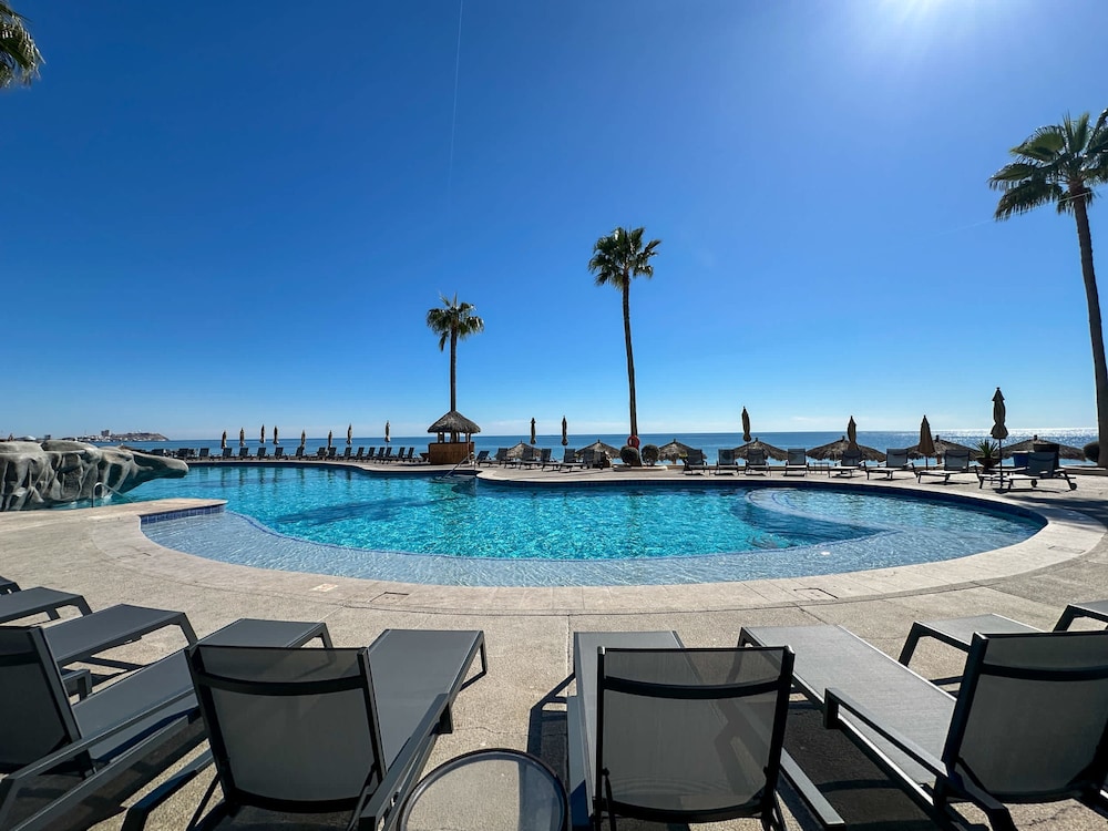 Steps to Sandy Beach Pool Renovated 2BR Condo