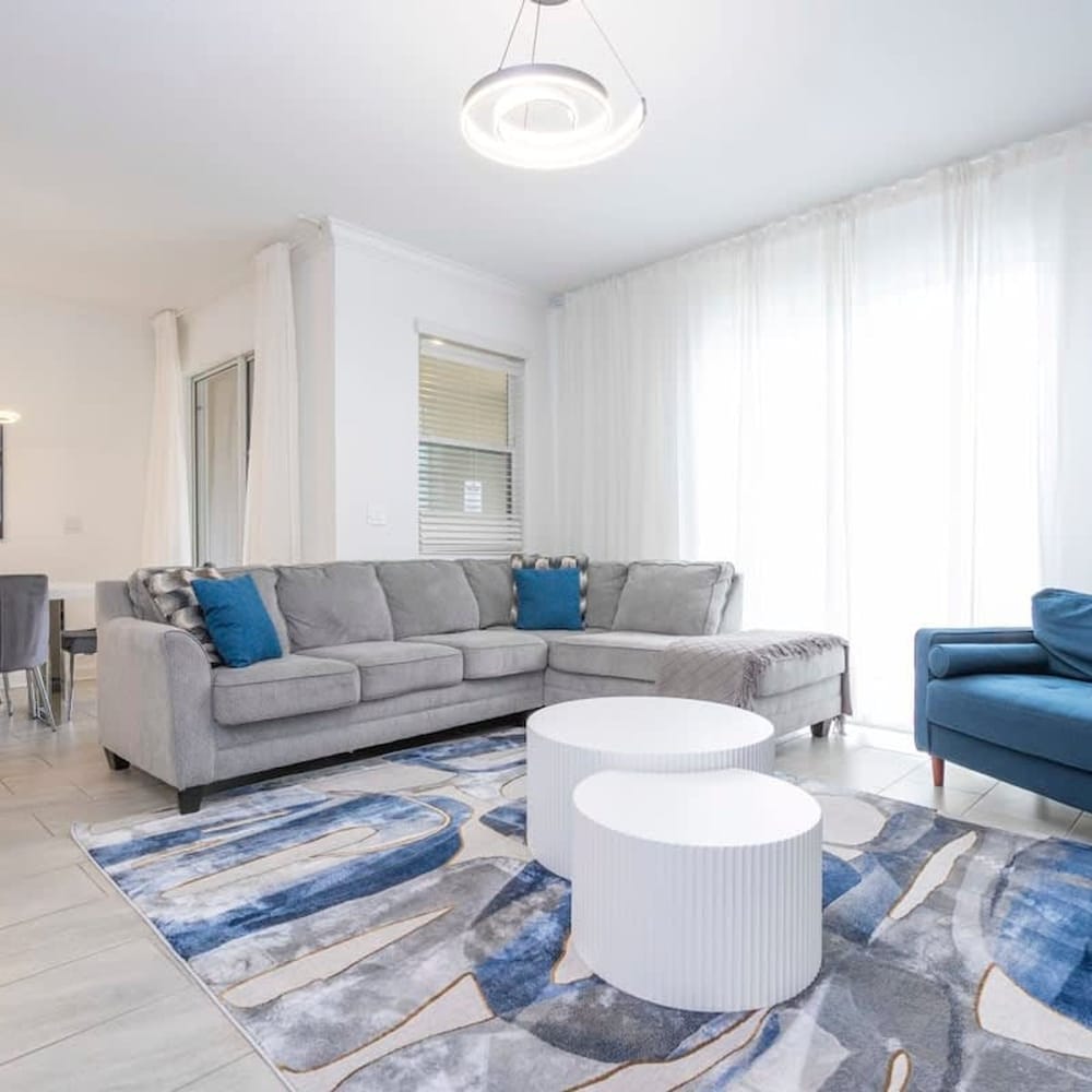 2941 Modern 4BD at Storey Lake