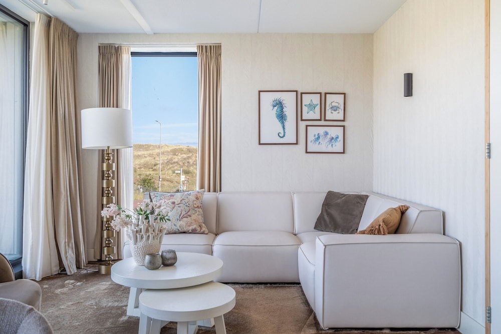 Apartment With a Balcony and Dune Views