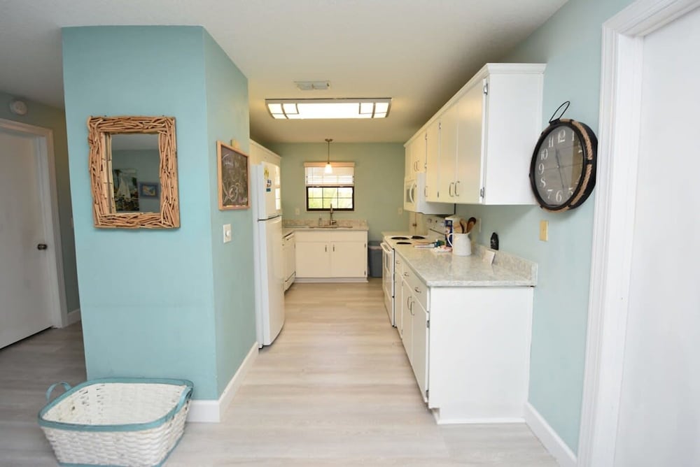 Hidden Oasis Spacious Home With Salt Water Heated Pool Hot Tub Fenced Yard Pets are Welcome
