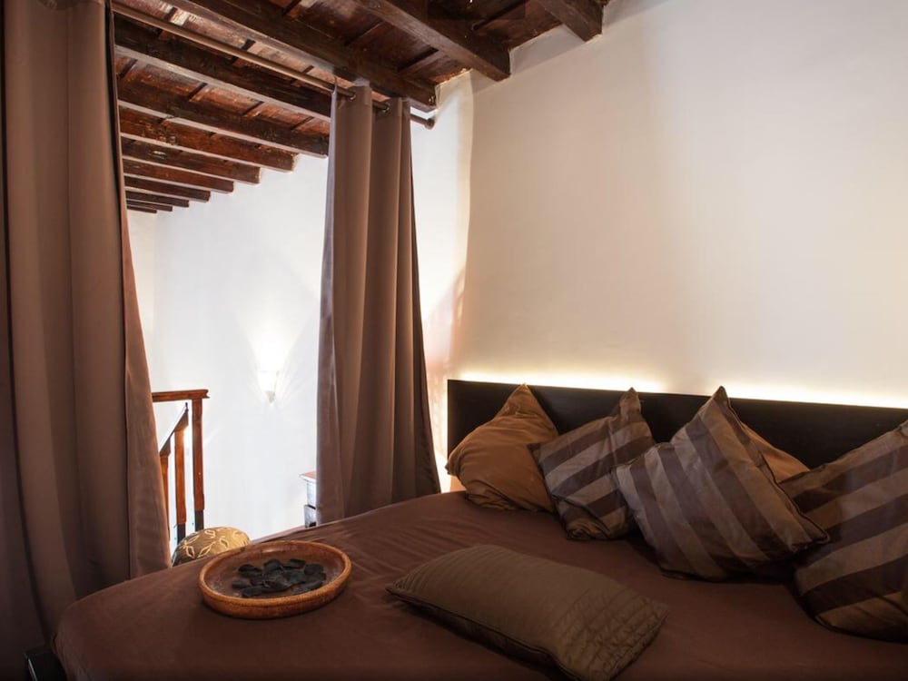 Navona Home