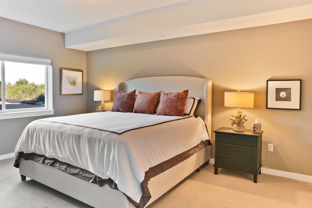 Outlook Condos at Oyhut Bay Resort