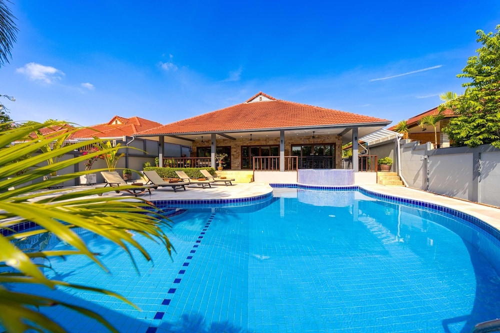 Lovely 3BR Villa in good Location CV3MA