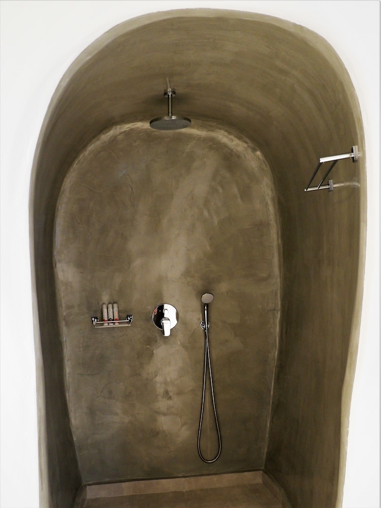 Iriana Suites