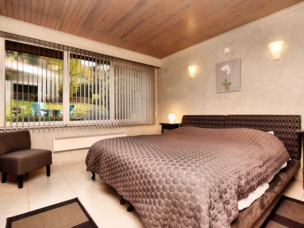 Luxurious Holiday Home with Hot Tub & Sauna in Houffalize view 5