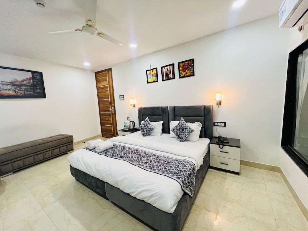 Roomshala 183 Hotel Aroma Chattarpur