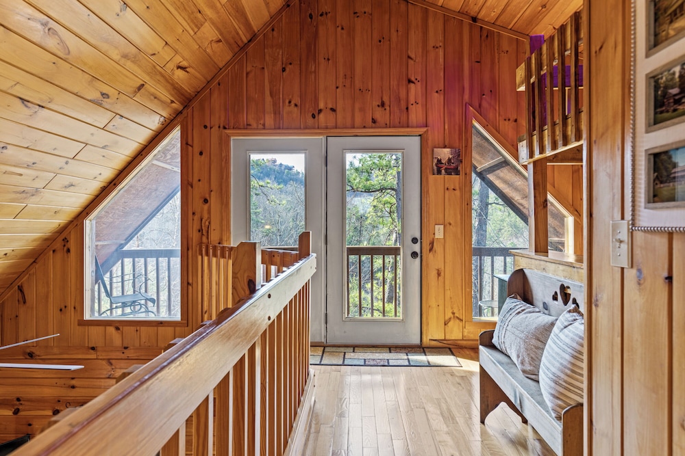 Bear Hideaway Cozy 3BR Cabin