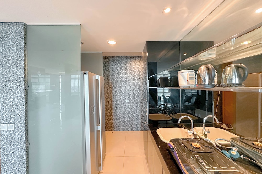 Spacious And Comfortable Living 3Br Apartment At Aryaduta Residence