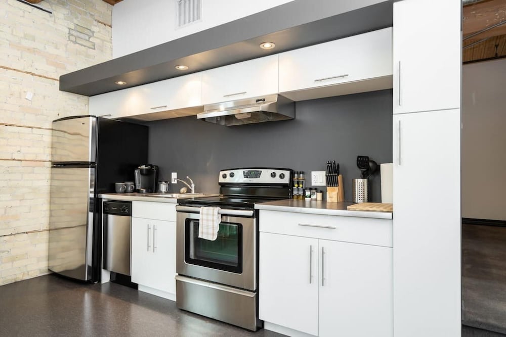 NY Style Loft w Parking Exchange District Gym - Image 2