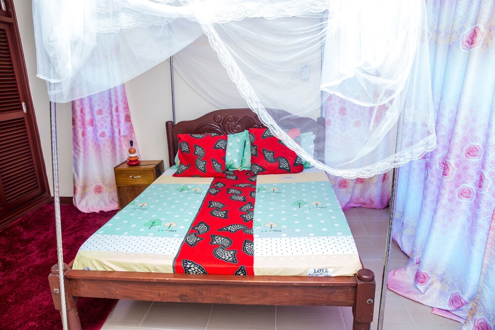 Safiri Kenya Home