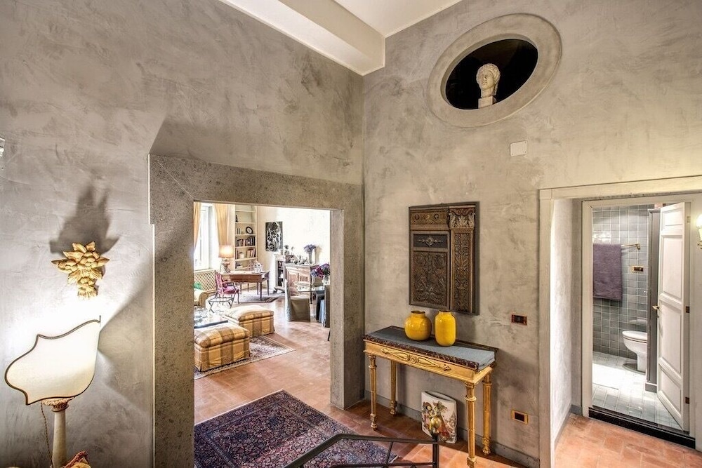 Wonderful Apartment With Balcony In Piazza Margana