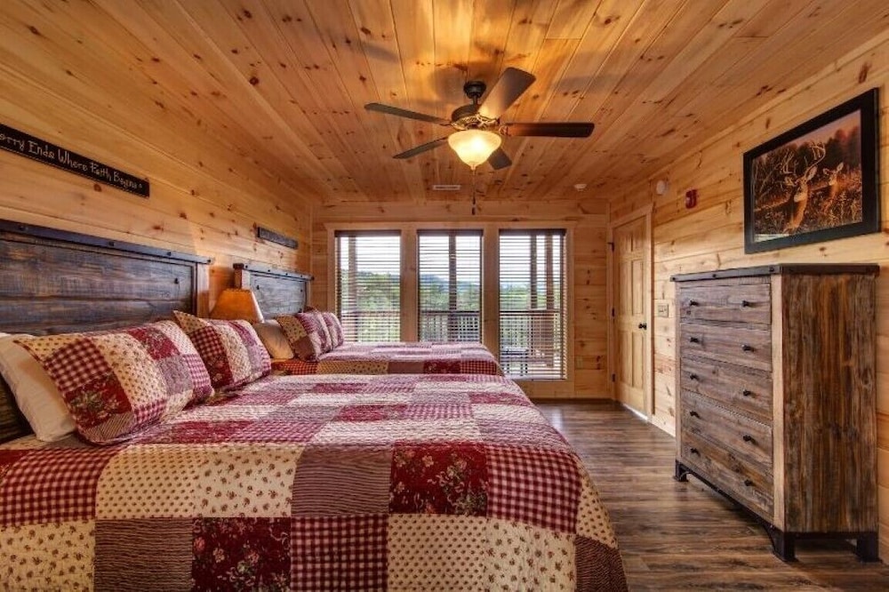 Rocky Top Lodge - 9 Bedrooms, 8 Baths, Sleeps 40 Home by Redawning
