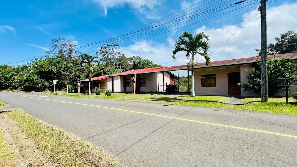 Cozy & Beautiful Casa Aire, Near Lake Park & Town
