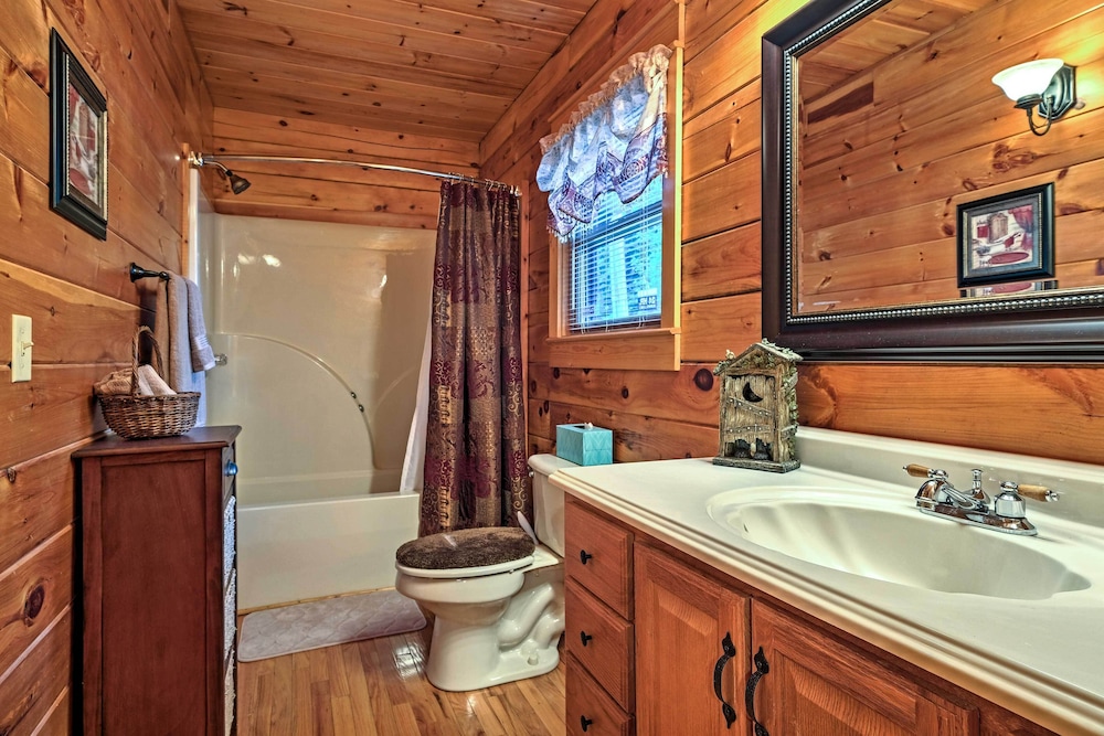 Pigeon Forge Cabin w/ Hot Tub, Grill & Pool Table! view 5