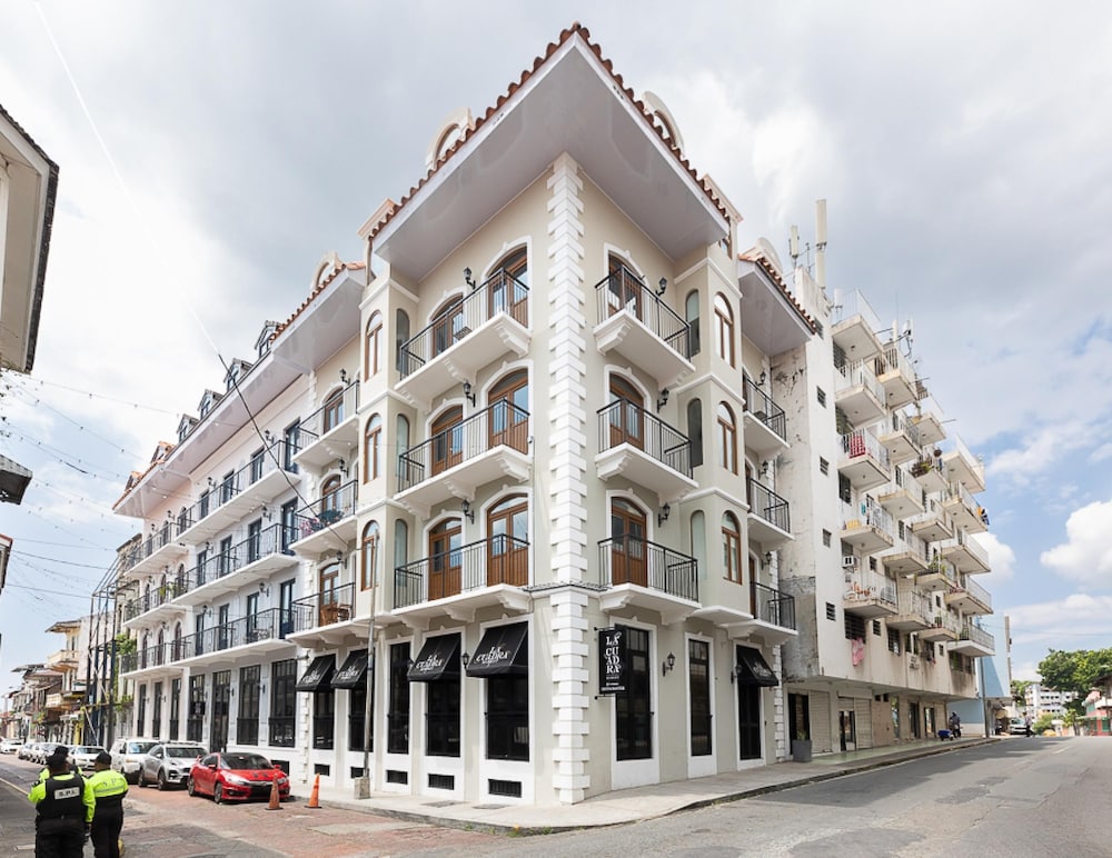 The Stylish Condo by Acomodo