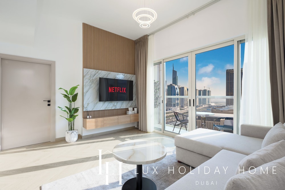 LUX The Marina View Suite 3