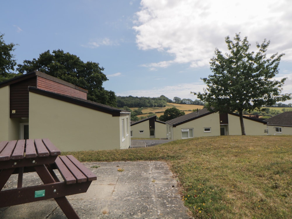 Harcombe House Bungalow 11