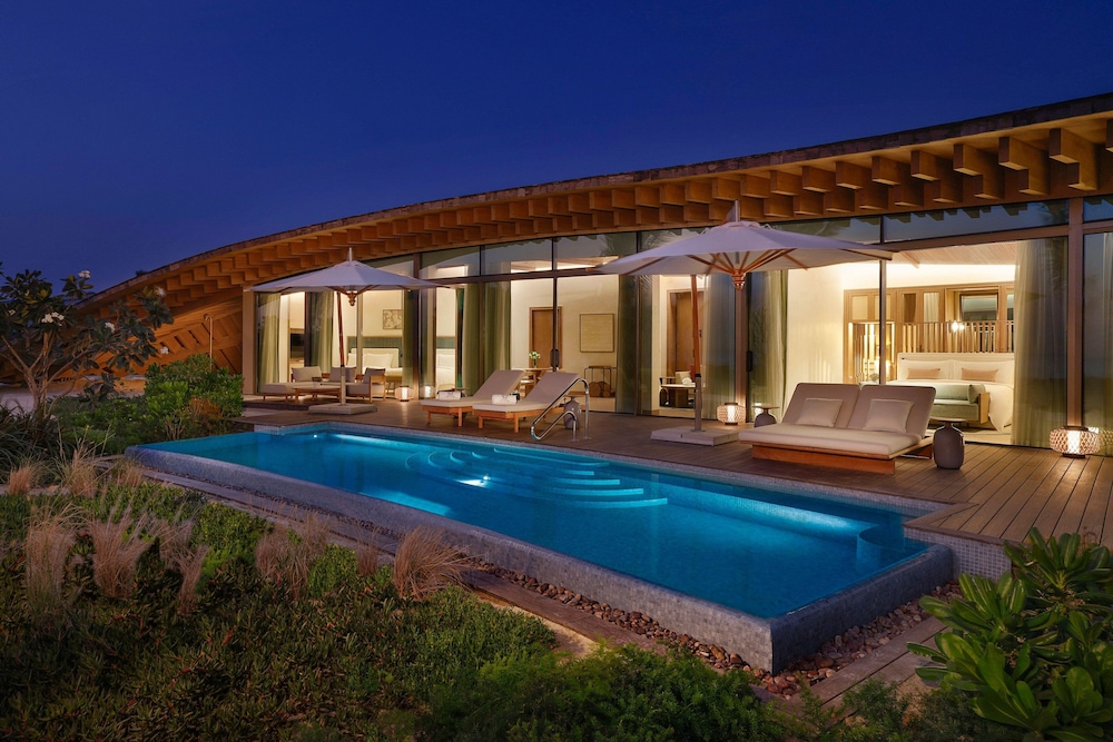The St. Regis Red Sea Resort 4