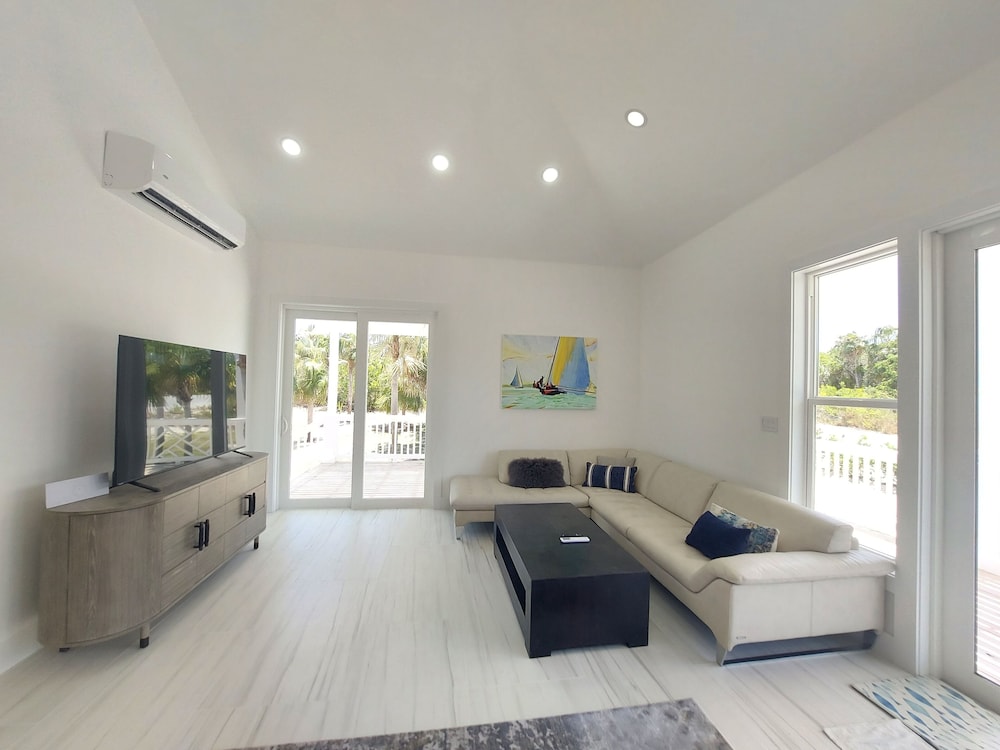 Silver Palms - Brand New Designer Home On Banks Road 2 Bedroom Home