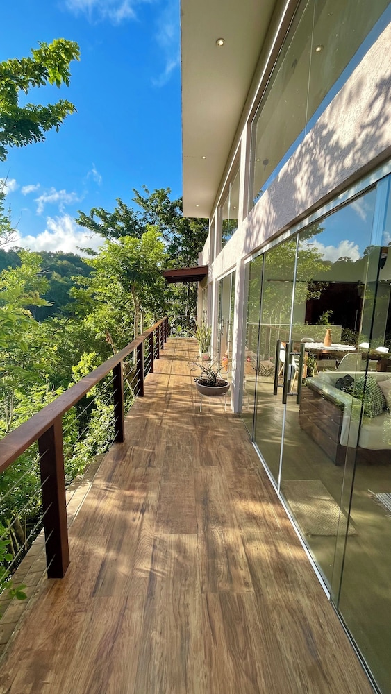 Casa c/ Piscina Privativa, 3 Suítes Sala integrada