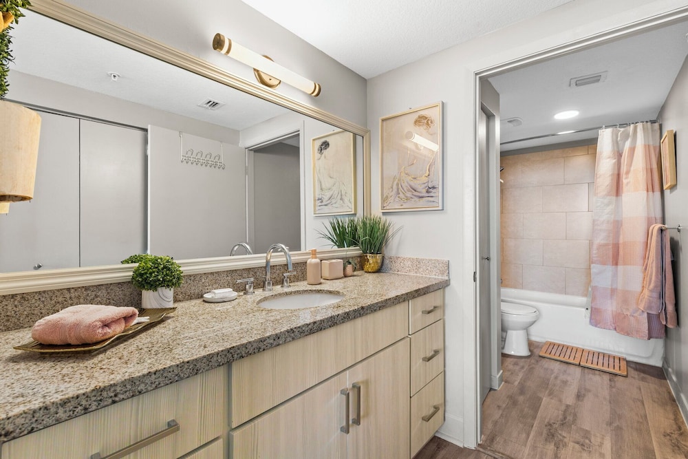 2Br2Ba Next To Jackson Memorial Hospital