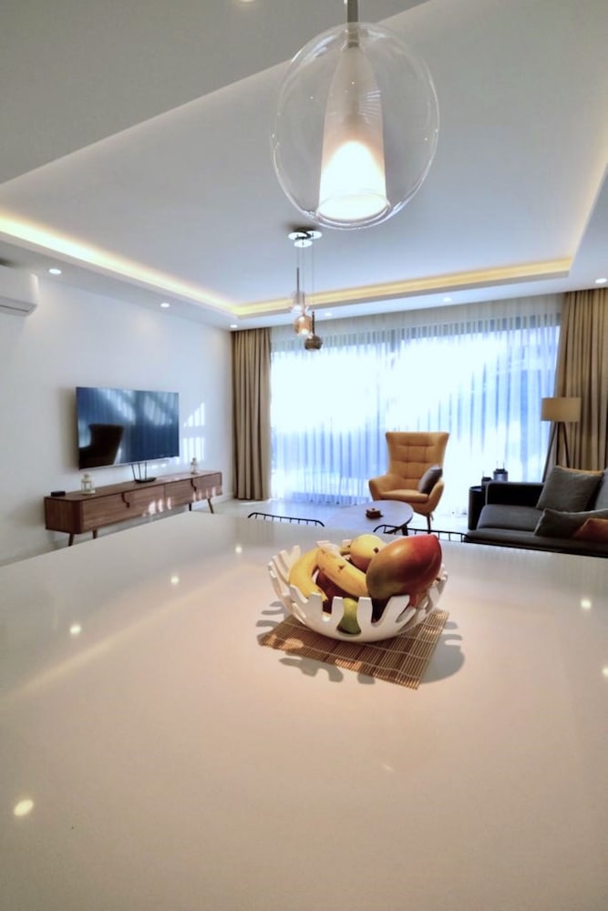 Gorgeous Seafront Villa in a Prime Resort