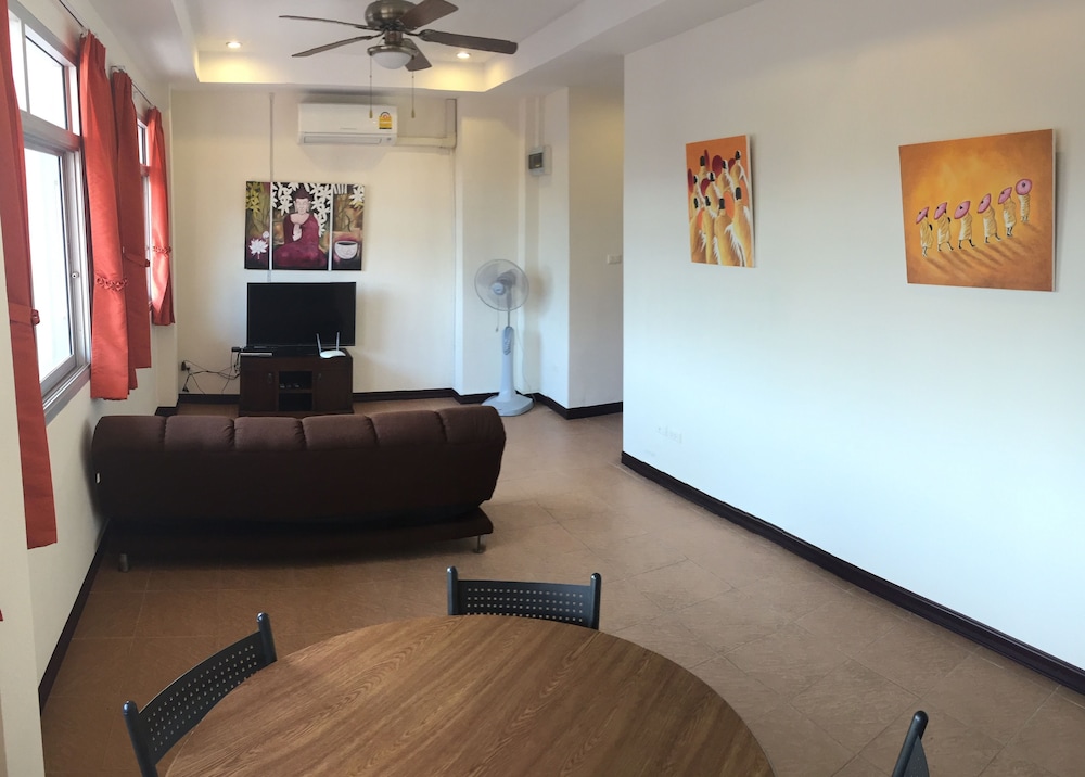 Thai Mueang Vacations - Merlin Plaza Apartments - Property Image 2