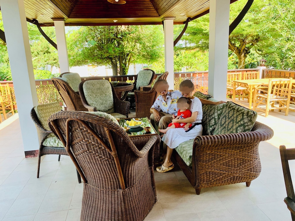 CET Resort & Rayong Padelcenter