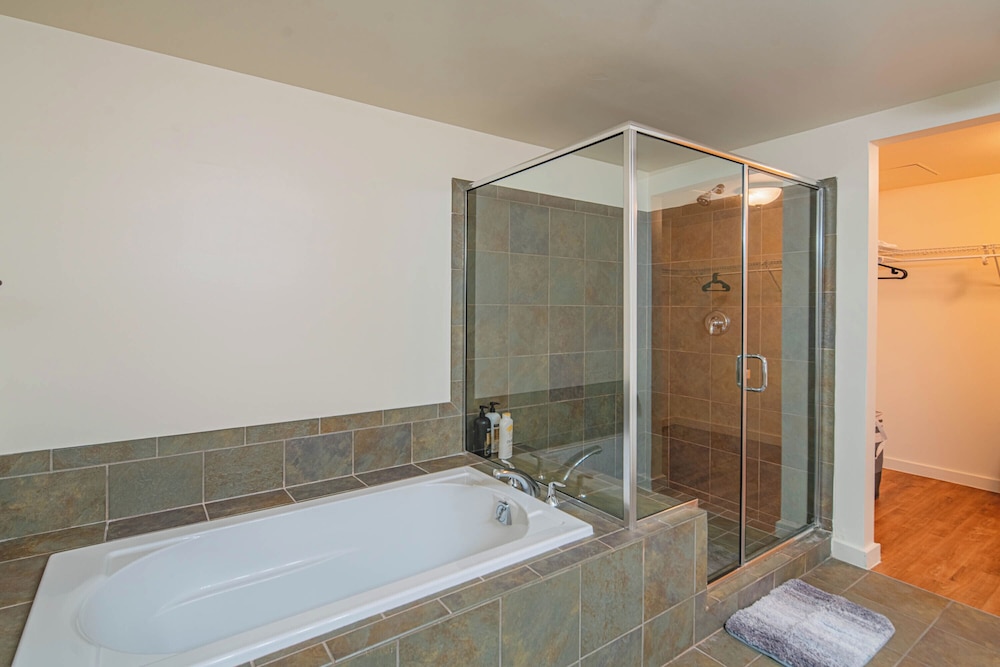 ROVE LIVING/KL - 44 Monroe